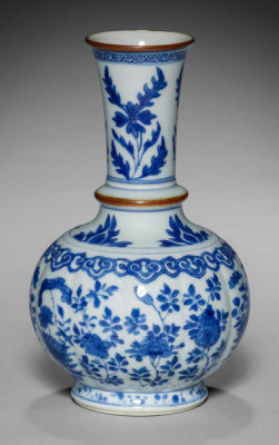 China (Qing dynasty) - Lobed vase with underglaze cobalt blue decoration, 1661–1722